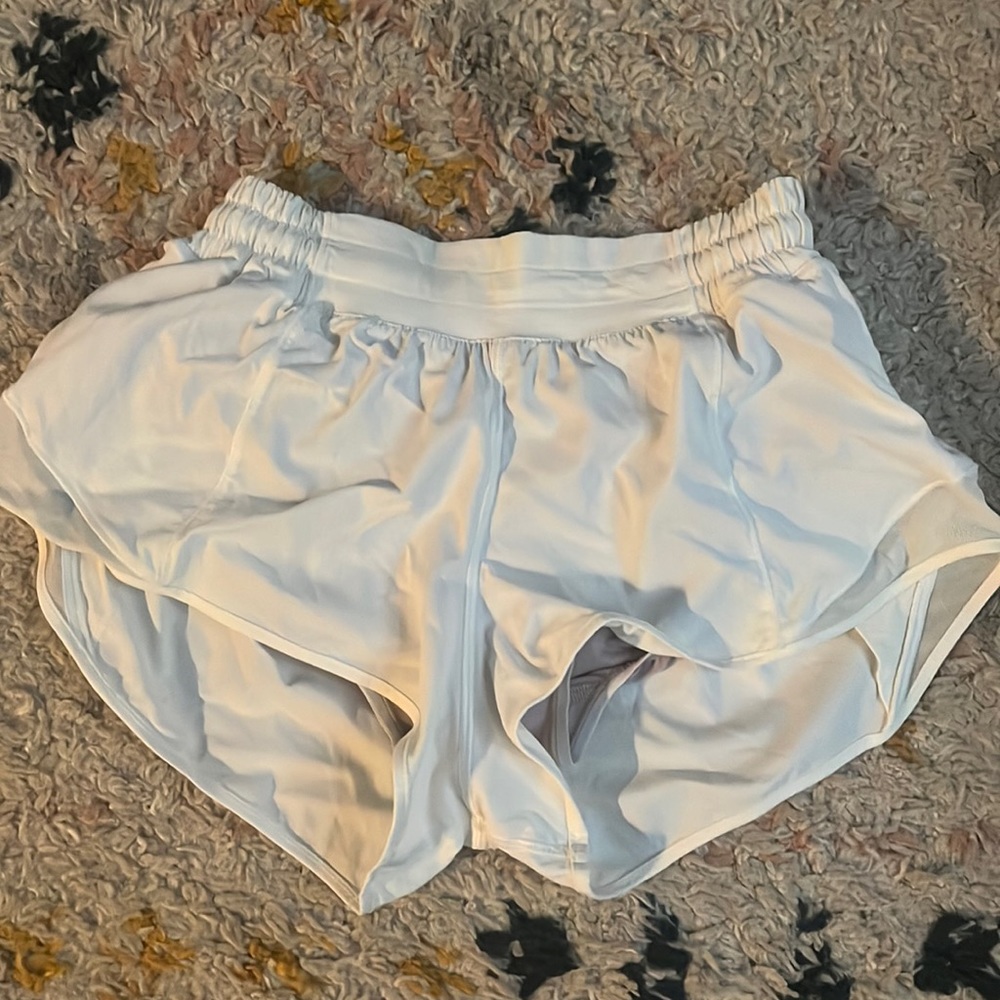 White low rise lulu lemon hotty hot shorts size 4, 2.5 inseam